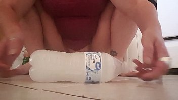 Jynx Bunny et sa bouteille glacée : Une expérience porno unique