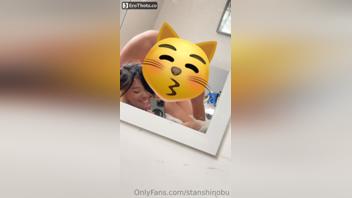 Zhouschmo celebra l'esclusivo ASMR di Onlyfans della sua ragazza