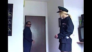 Drei blonde Frauen und ihre Begegnung mit einem grossen schwarzen Schwanz