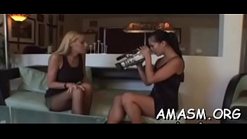 Video di sesso hardcore con una bellissima milf bionda