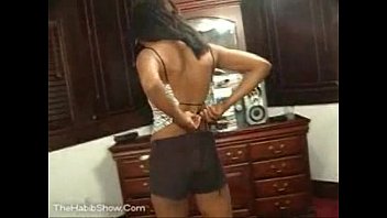 Unfaithful married woman fucks with stranger