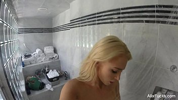 Les lesbiennes asiatiques les plus sexy dans la douche