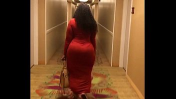 Hotel Ebony Threesome: una experiencia apasionante con MILFs afroamericanas