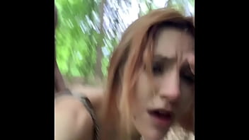 Baise anale intense dans la forêt avec une blonde sexy