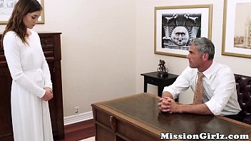El elder mormon explora la virgen asiatica