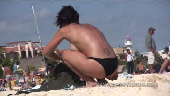 Playa Naturista: Mujeres Bellas y en Topless