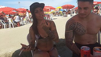 Vacances à Praia de Bertioga : Découvrez les vidéos exclusives de stars du porno