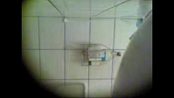 Matrigne nella vasca da bagno: video hardcore e fetish