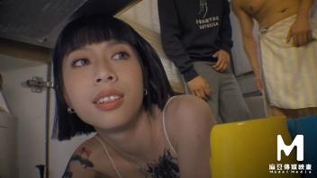 Yue Ke Lan - Ses Seins Moyens dans des Vidéos Porno Exclusives
