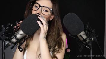 Ellie Alien ASMR nuda ti aspetta