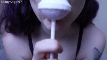 ASMR macht Spass und ist nackt mit Lollipop