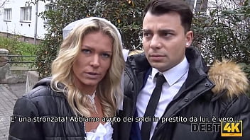 Puta rubia sucia humillada por su deuda en HD