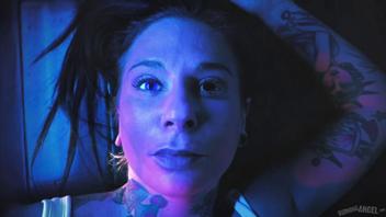 Paranormale MILF: Die Besessenheit von Joanna Angel lost intensive Wunsche aus