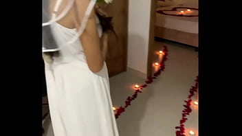 Sesso appassionato con la sposa sotto la luna