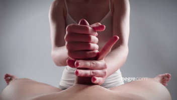 Branlette POV sensuelle par une masseuse experte
