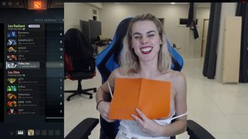 Accidental naked on Twitch