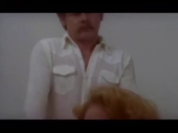 Deux blondes sulfureuses dans une scène porno vintage