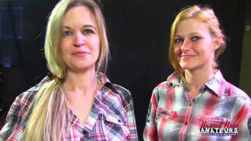 Deux blondes sexy dans un casting X