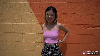 Adolescentes reales: la estrella porno asiatica Lulu Chu en una escena de sexo duro