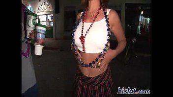 Sexy MILF nere si divertono con i giocattoli sessuali