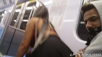 SARA JAY, milf latina experimentada en el metro