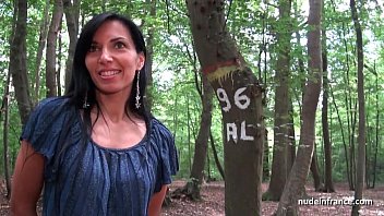 Freches Treffen im Wald: Clara und ihre analen Freuden