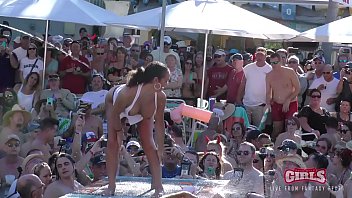 Key West: una fiesta de twerk caliente con estrellas porno