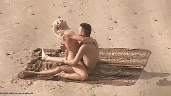 Rencontre lesbienne et plaisir hardcore à la plage