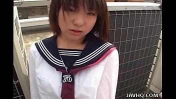 Des moments intenses et suggestifs avec une teen japonaise expérimentée