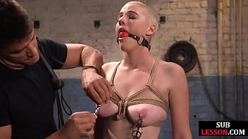 Extreme BDSM: Submissive joue au jeu