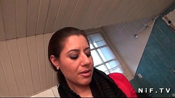 Mère arabe soumise à une séance BDSM