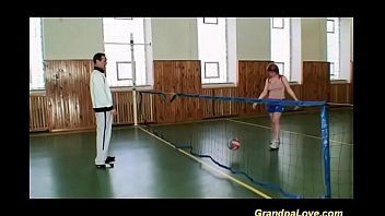 Adorable Rouquine et Son Coach : Vidéo POV Explicite