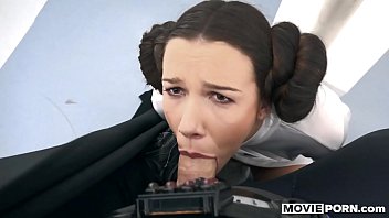 Naughty GALAXY - Princess Leia: Tauchen Sie ein in ein intergalaktisches Hardcore-Abenteuer mit zwei unersattlichen deutschen Madchen in extremen Sex-, Gangbang- und Bukkake-Szenen.