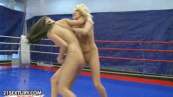 Fight Club nudo: Larah contro Diana Stewart