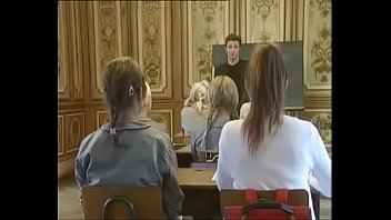 Video hardcore di ragazze della scuola || Studentesse dal sedere rotondo in momenti intimi