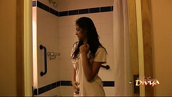 Divya, la reine du porno indien, captive son public