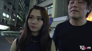 Aiko giapponese in un trio: scopri un video erotico