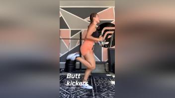 Ana Cheri nackt im Fitnessstudio