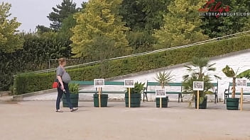 Grosses poitrines nues en public : une expérience excitante