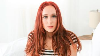 Ginger Teen trasforma i capelli con la sborra