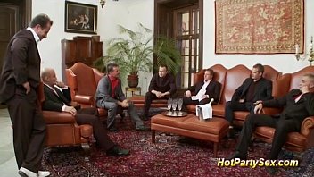 Heisse schwarze Gangbang-Party: exklusive Amateurvideos