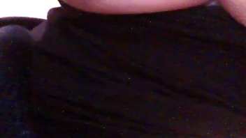 Video porno XXX: Gorda peluda se masturba con crema de afeitar