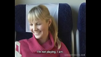Bionda ceca sul treno: un video hardcore da non perdere