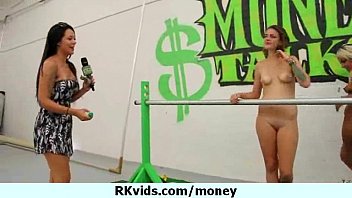 Lesbianes sexy et nues pour de l'argent