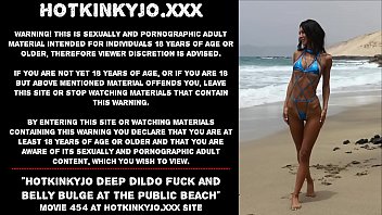 Hotkinkyjo e Juicy Tee: divertimento lesbo sulla spiaggia