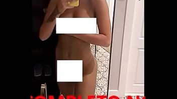 Luisa Sonza nue, vidéo lesbienne intime très chaude