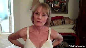 Vidéo porno gratuite de sexe hardcore avec une cougar milf blonde aux gros seins naturels chauds