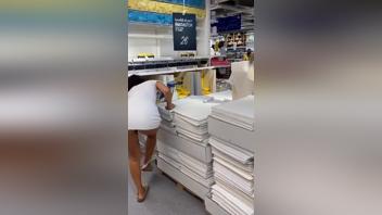 La italiana desnuda en el supermercado