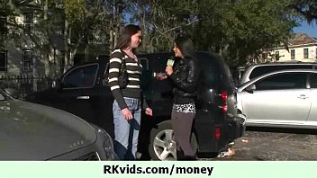 Mère et fille lesbiennes se vendent pour de l'argent