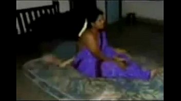 Vidéo de sexe torride avec deux femmes Telugu